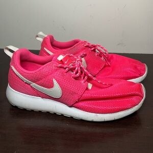 2015 Pink & White Nike Roshe Big Kids 5Y Sneakers